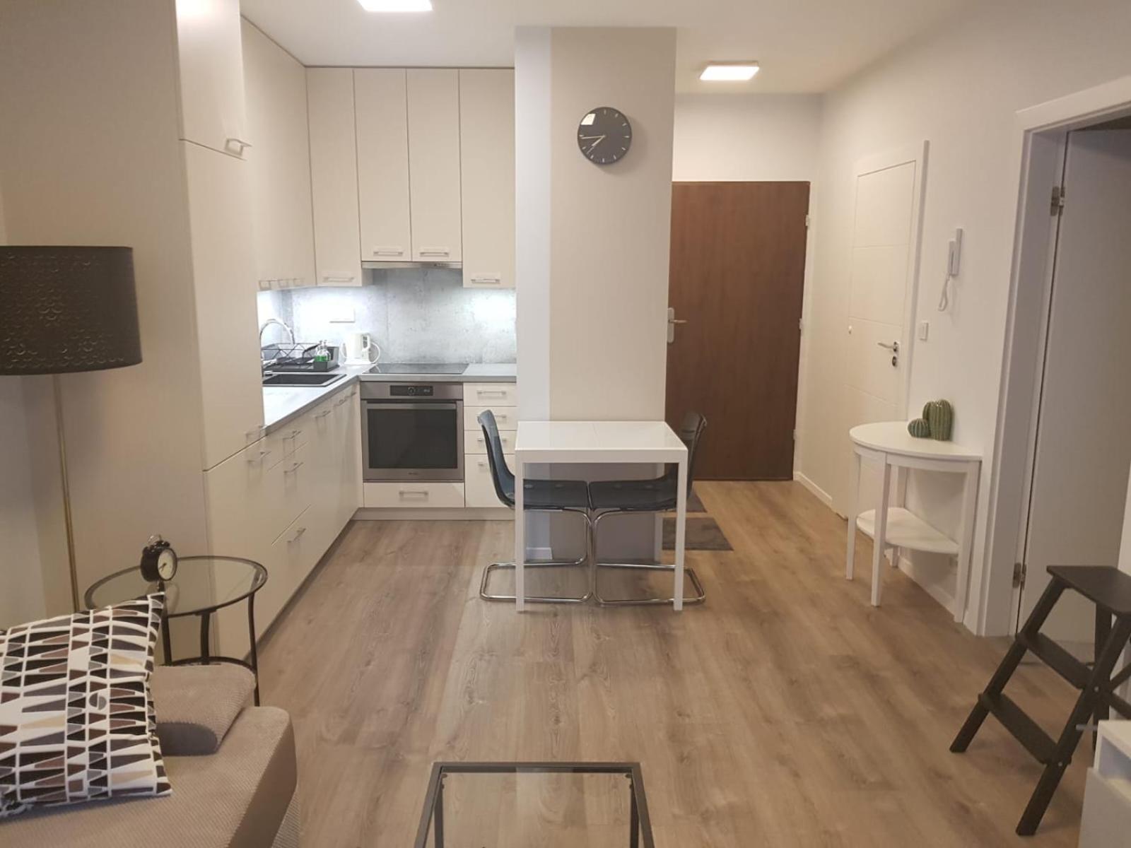 Modern Apartment Near To The Chopin'S Airport Cybernetyki 2A Varşovia Exterior foto